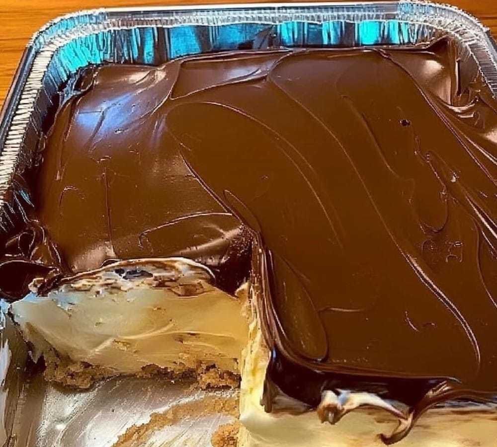 The EASIEST Eclair Cake – The perfect no-bake recipe!