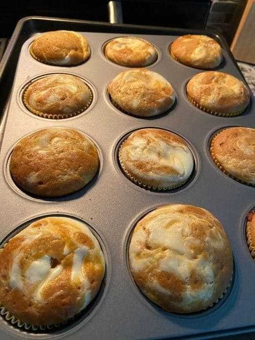 Pumpkin Cream Cheese Swirl Muffins: A Cozy, Easy-to-Make Treat for Fall