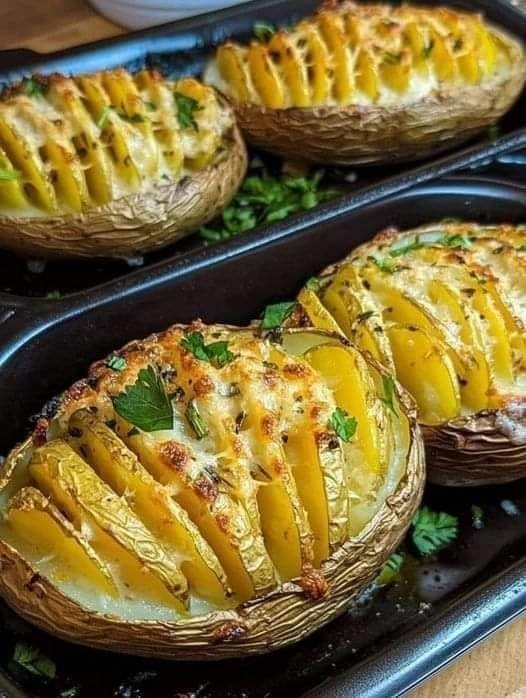 Garlic and Herb Baked Potatoes: A Flavorful Side Dish