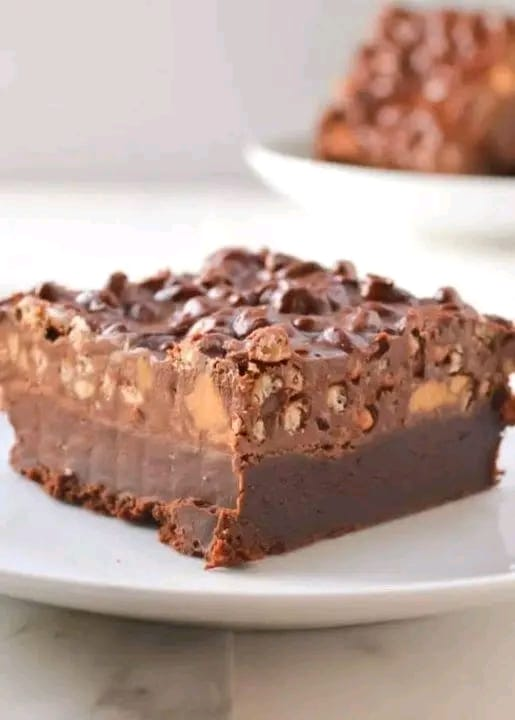 Irresistible Peanut Butter Cup Crunch Brownies Recipe