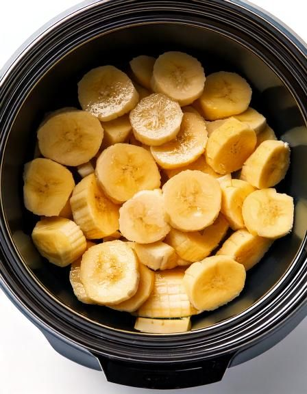 Put raw banana slices in a slow cooker with these 4 ingredients. You’ll never look back.